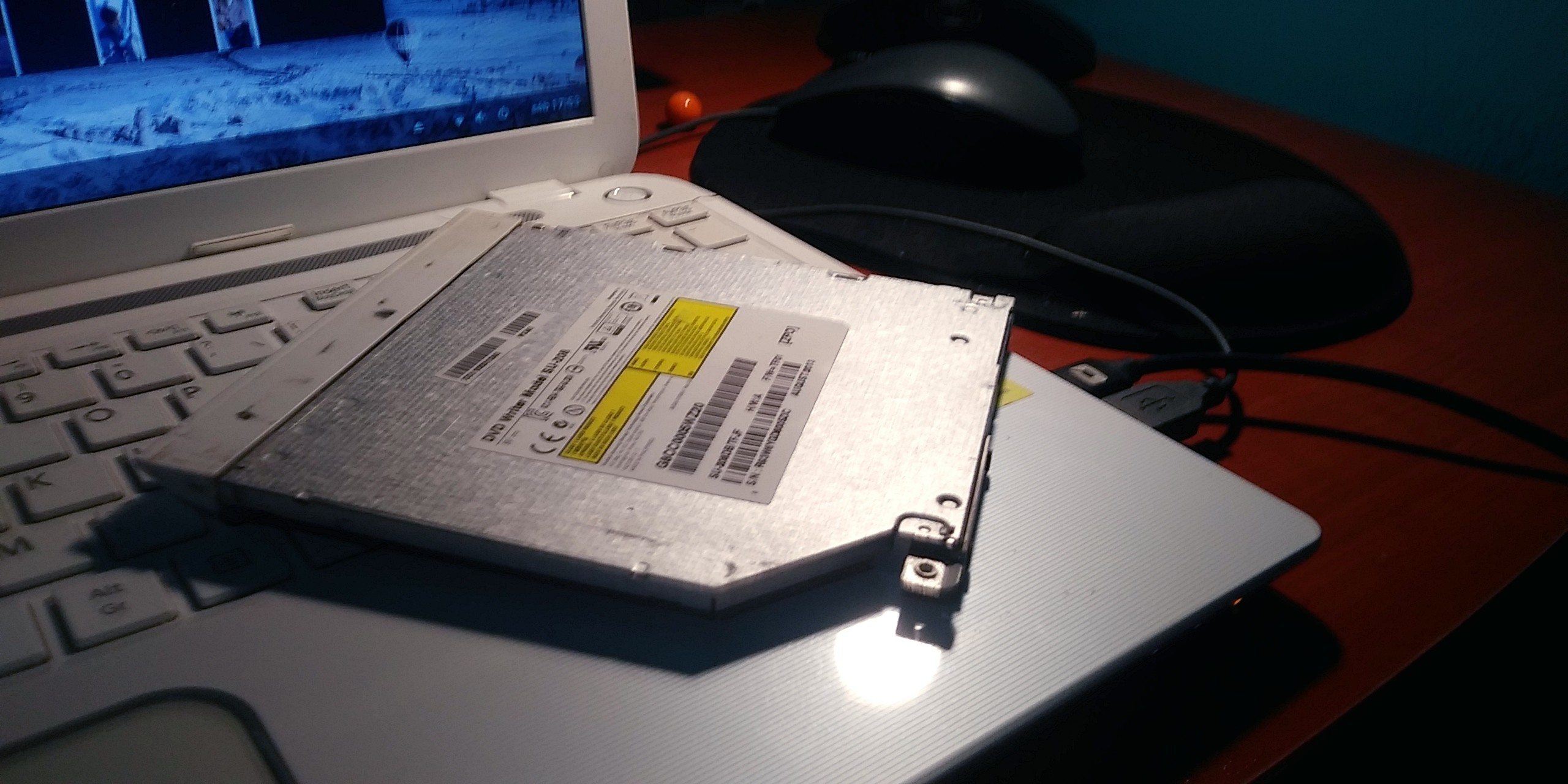 DVD WRITER MODEL SU208 Cesar Systems